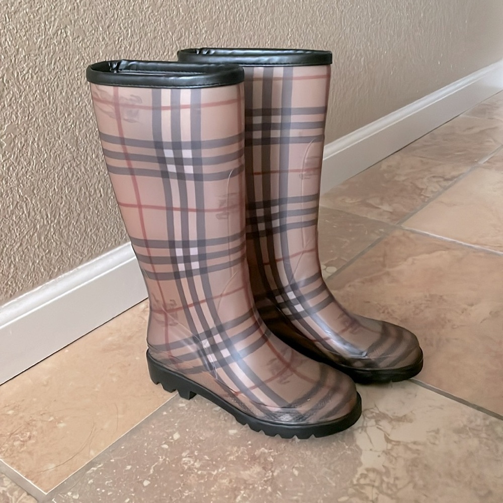Burberry Nova Check Haymarket Rainboots - 3 1/2 kids / 5 women’s